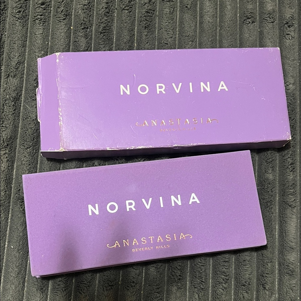 Anastasia Beverly Hills Norvina Palette in Purple (box not perfect)